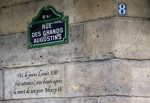 Inscription commémorative au n°8 rue des Grands Augustins à Paris sur l'intronisation de Louis XIII