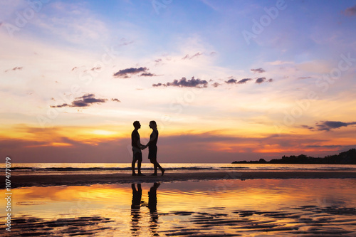silhouette of afectionate couple on the beach at sunset, love concept, man and woman, beautiful background