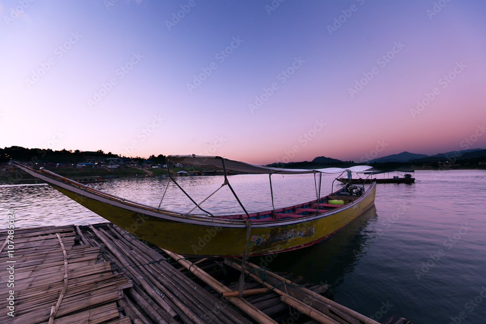 Obraz premium Boat in Sangkhlaburi, Kanchanaburi Thailand