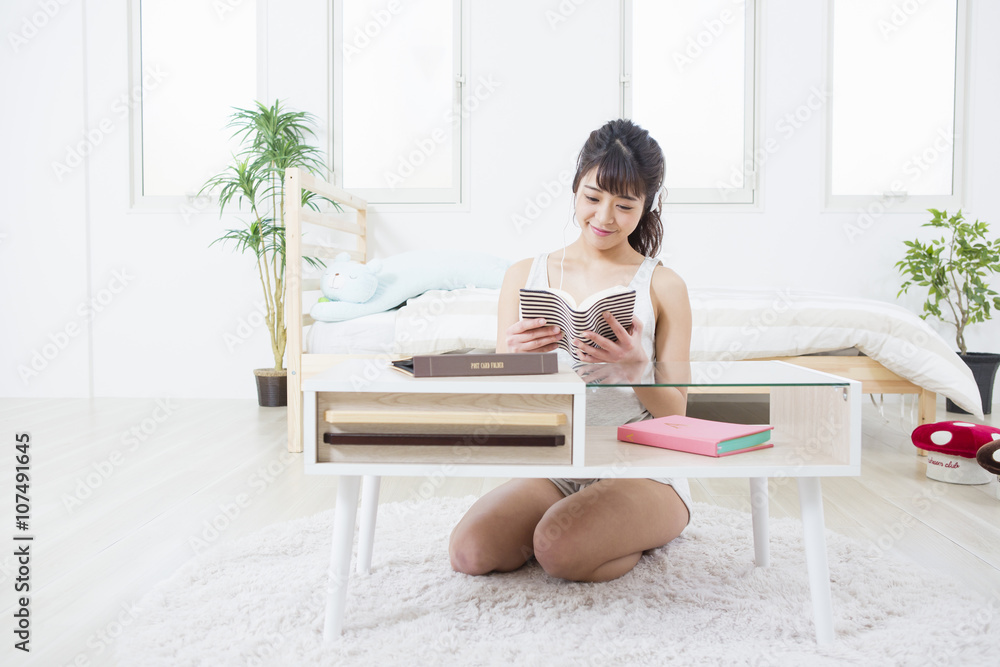 本を読む女性 本を読む女性