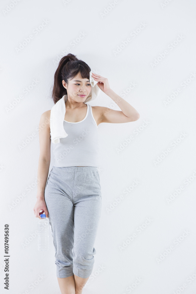 タンクトップの女性 タンクトップの女性