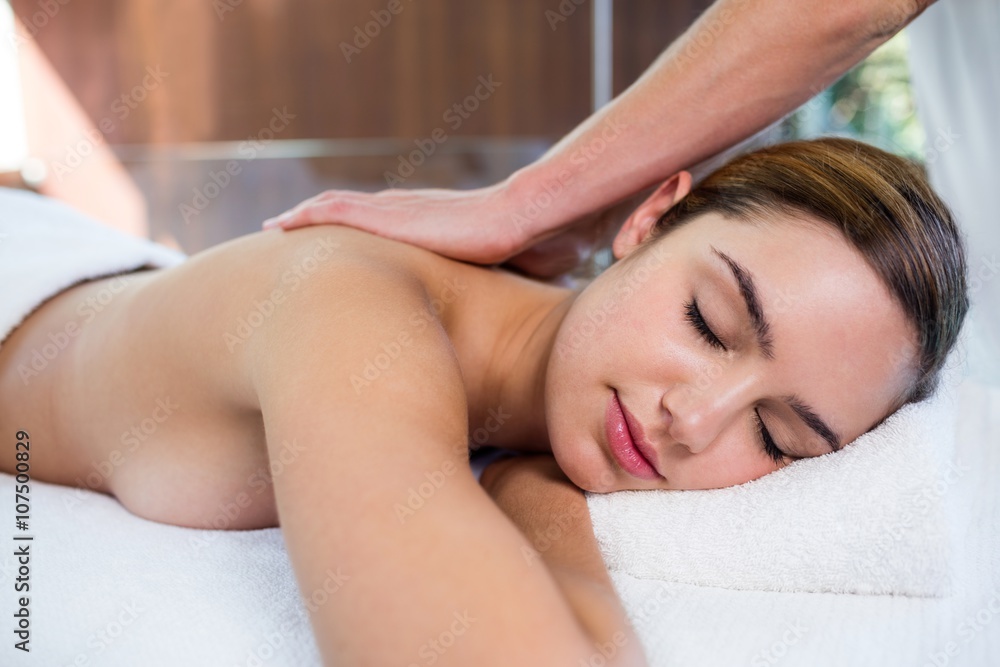 Fototapeta premium Woman receiving a back massage