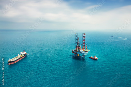Oil rig in the gulf