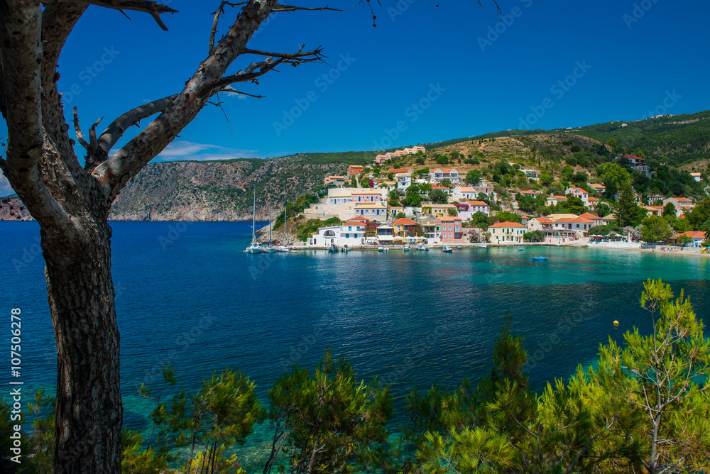 Naklejka premium Traditional fishing village of Assos at Kefalonia island in Greece 