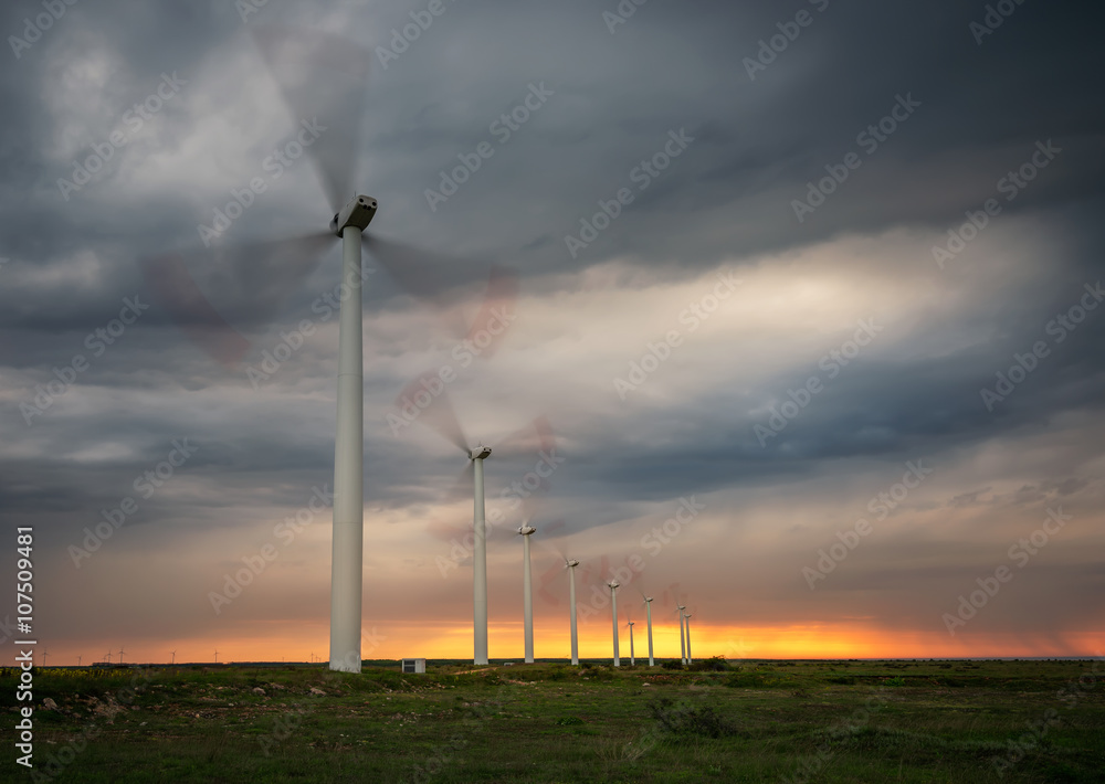 Obraz premium Wind farm at sunset