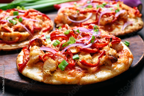 Pizza with chicken and vegetables