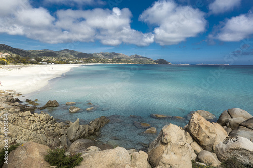 foto di paesaggio di Spiaggia di Simius a Villasimius Cagliari Sardegna - cielo Blu, spiaggia, mare cristallinio