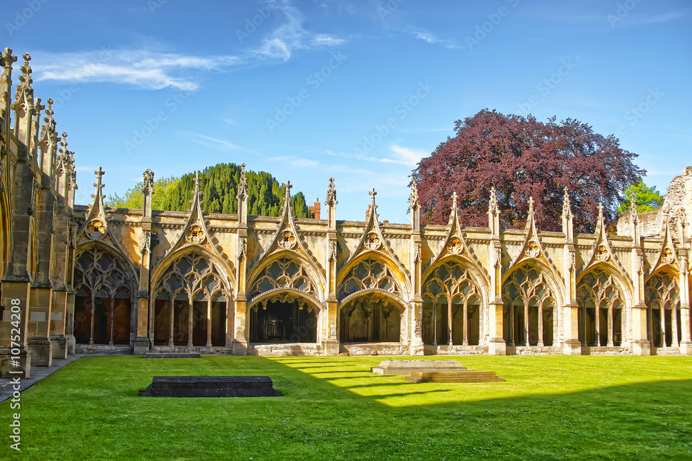 Fototapeta Cloister Garden w katedrze w Canterbury w Canterbury w hrabstwie Kent