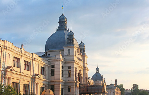 Bild auf Leinwand Lviv Railway station in the morning, Ukraine