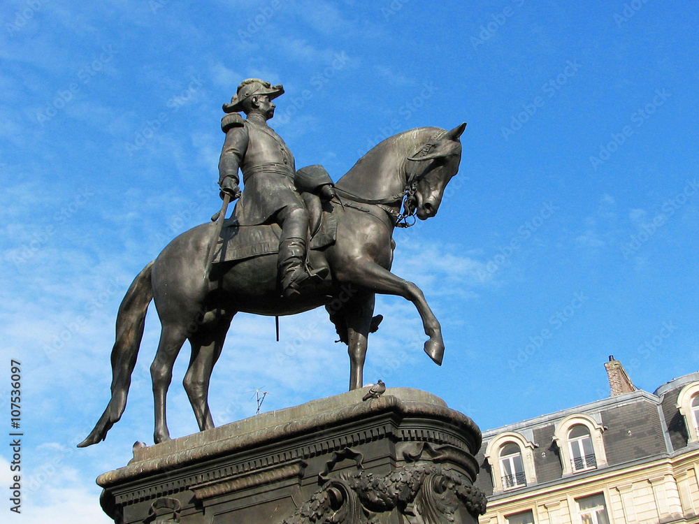 Obraz premium Lille (France) - Statue de Faidherbe, place Richebé