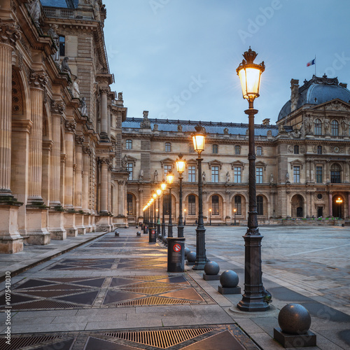 Photo The Louvre museum in Paris, France