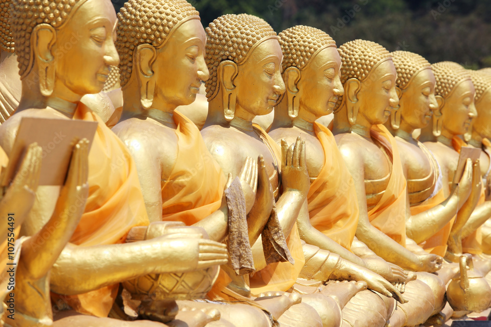 Fototapeta premium golden buddha statue
