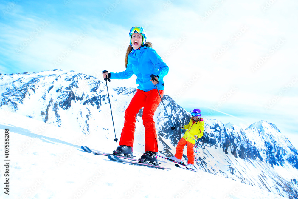 Gruppe Skifahrer in Alpen