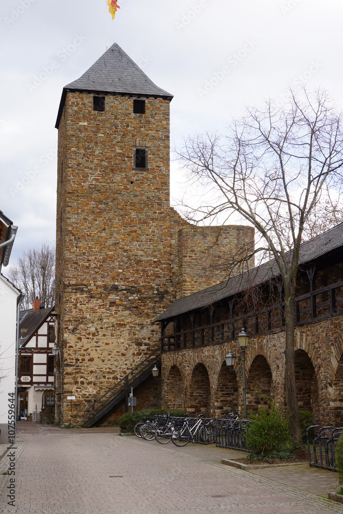 Ahrtor und historische Stadtmauer