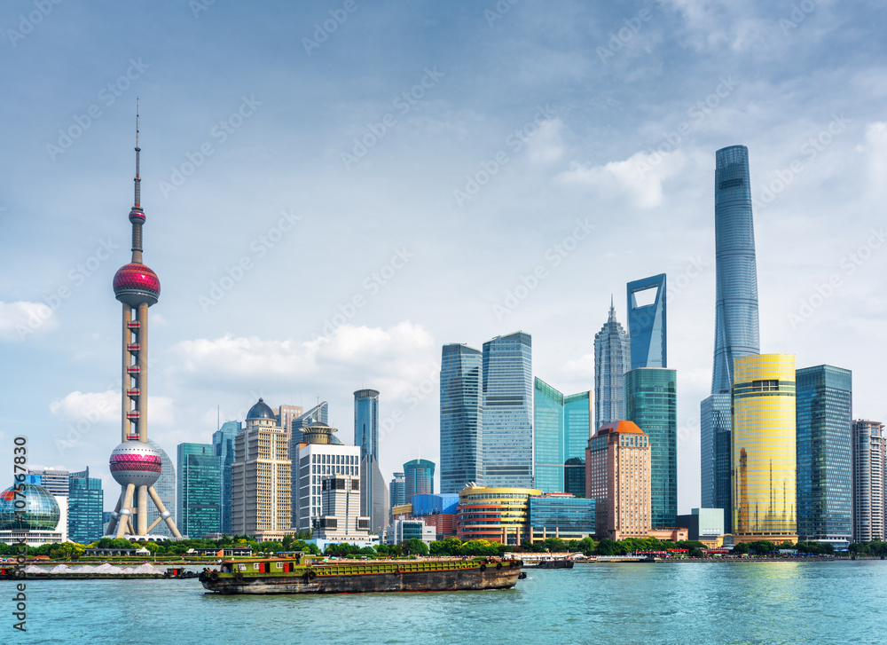 Naklejka premium Widok na panoramę Pudong (Lujiazui) w Szanghaju w Chinach