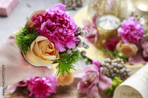 Wedding flower cornets with roses and carnations