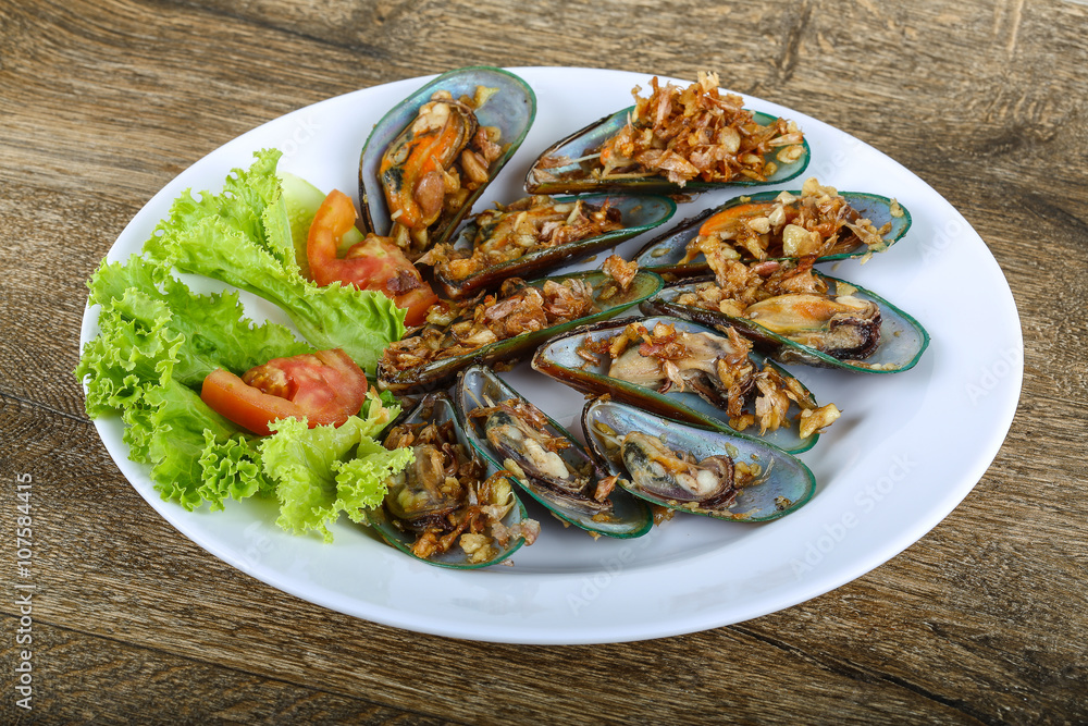 Mussels with garlic Mussels with garlic