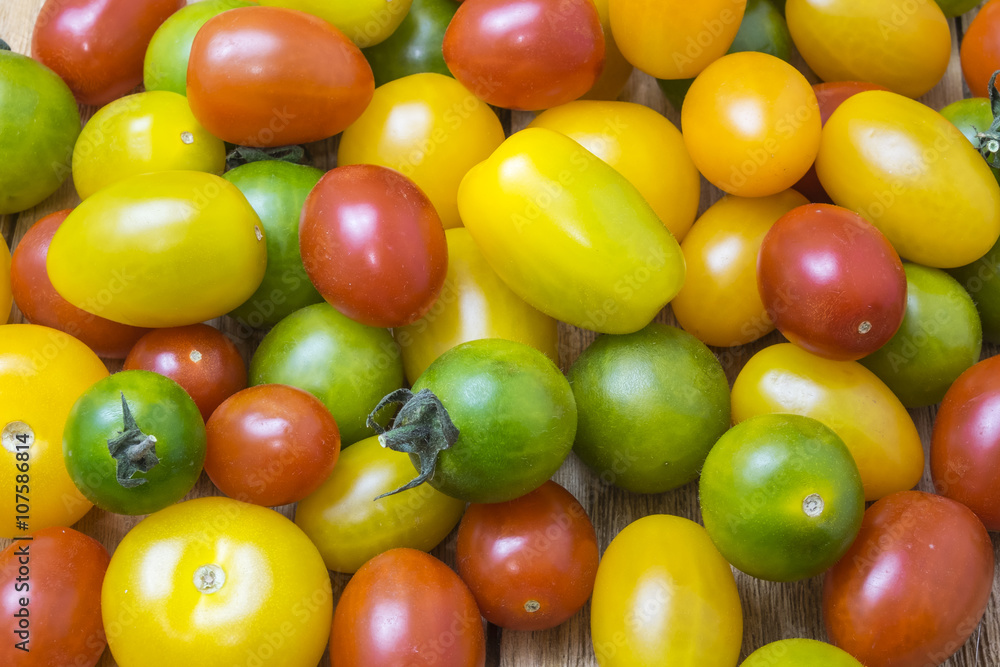 red, yellow and green tomatoes on a wooden table
red, yellow and green tomatoes on a wooden table