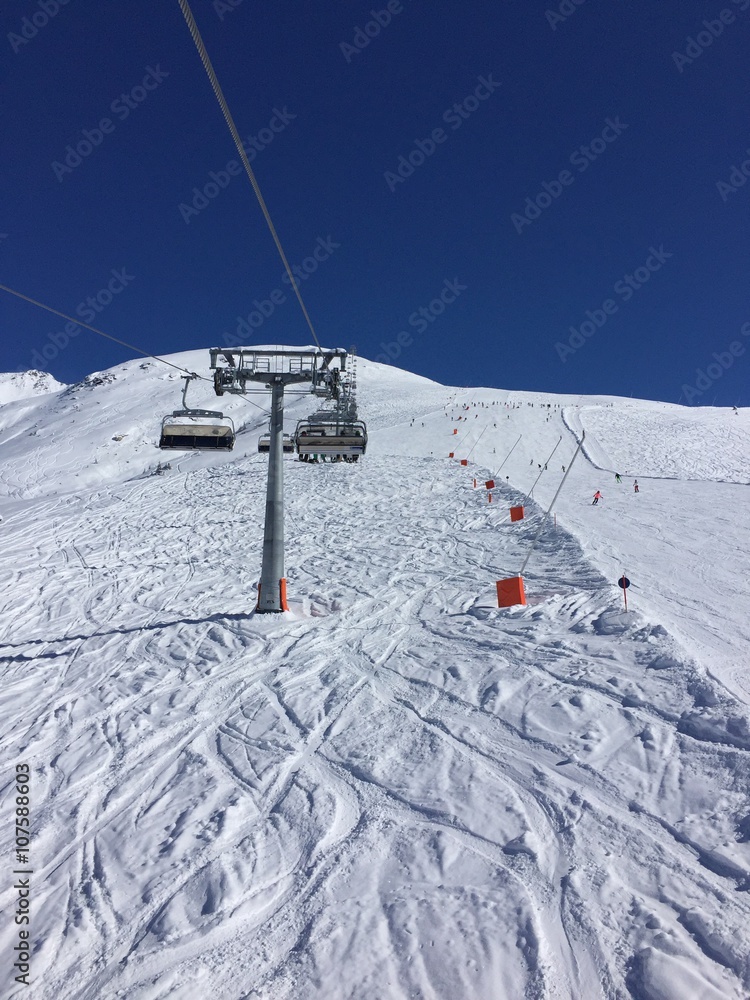 Obraz premium sesselbahn im skigebiet