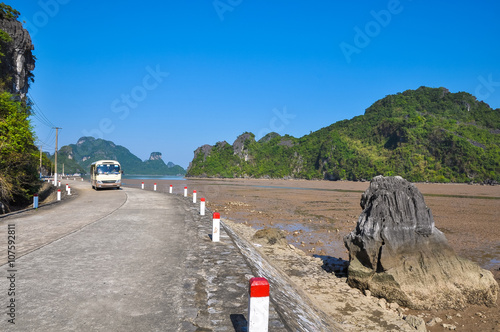 Bus goes from the pier depth Cat Ba Island