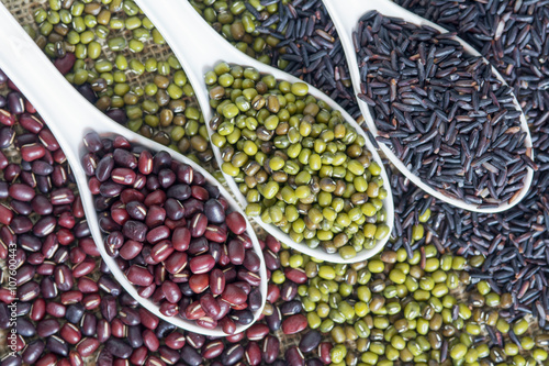selective focus on spoon of green beans