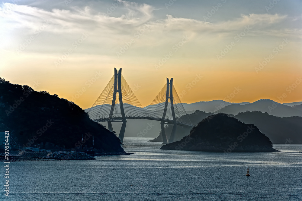 Obraz premium Sunset over sea