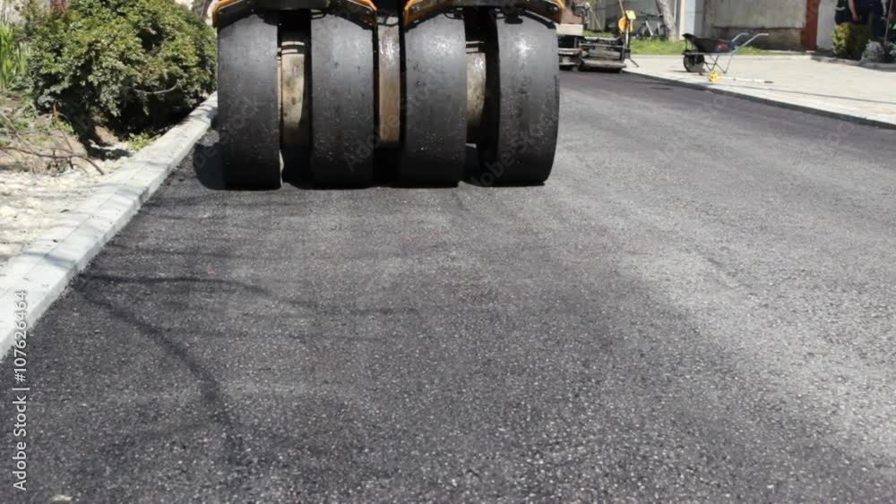 Roll machine Workers ,asphalt bitumen on the road Roll machine Workers ,asphalt bitumen on the road
