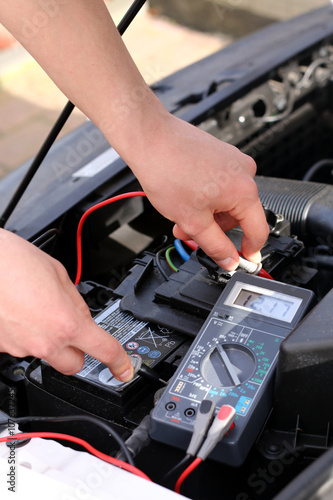Motor mit Messgerät überprüfen, Auto