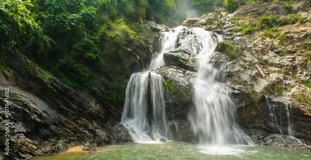 Obraz premium Krungshing Waterfall Khao Luang National Park, Nakhon si thammar