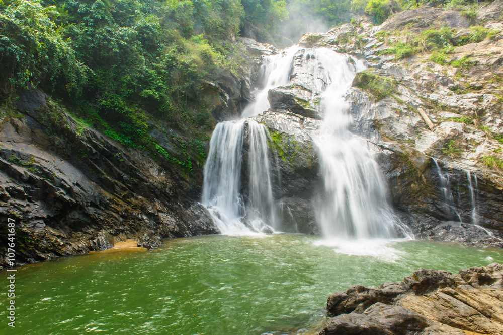 Fototapeta premium Krungshing Waterfall Khao Luang National Park, Nakhon si thammar