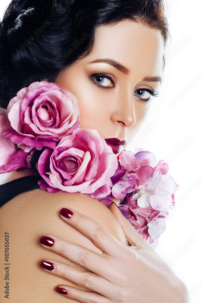 beautiful girl with flowers pink roses in hands. with manicure, hair and makeup in the studio on a white background
beautiful girl with flowers pink roses in hands. with manicure, hair and makeup in the studio on a white background