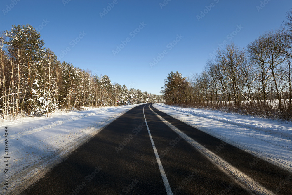 Obraz premium Snow covered road 