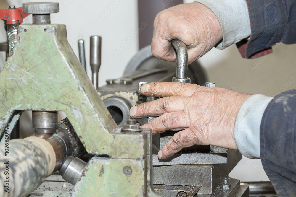 lathe worker (Handicap workers) lathe worker (Handicap workers)