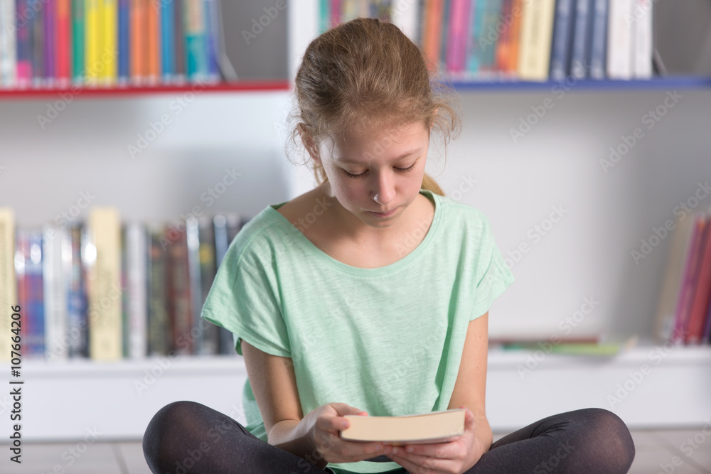 Cute girl reading book in library
Cute girl reading book in library