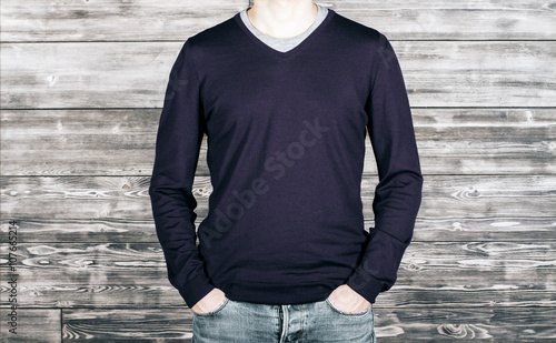 Fotografija Man with dark shirt and jeans