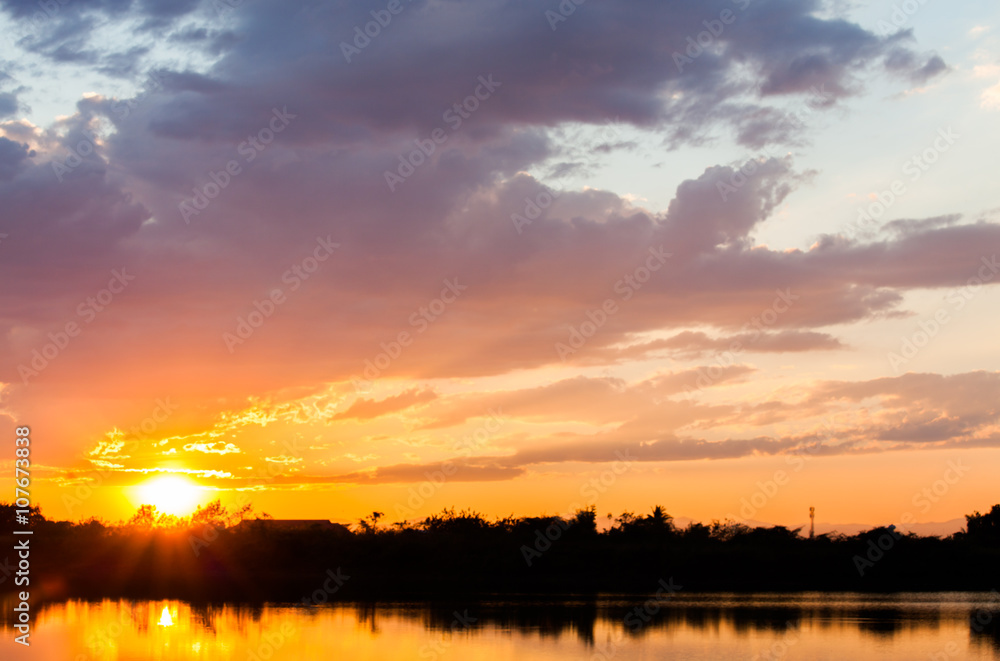 Obraz premium colorful dramatic sky with cloud at sunset
