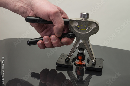 dellen lifter mit hand