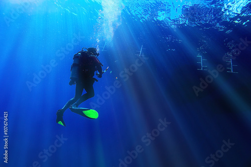 unusual photo diver underwater background © kichigin19