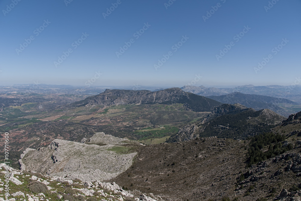 Vistas del valle de turón desde sierra Prieta en la provincia de Málaga Vistas del valle de turón desde sierra Prieta en la provincia de Málaga