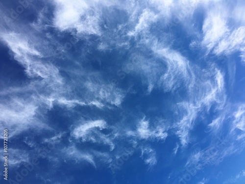 Quadro su tela Wispy cirrus clouds