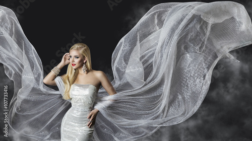 Fotografie Fashion Model Dress, Woman Flowing Cloth Wings, Beautiful Girl