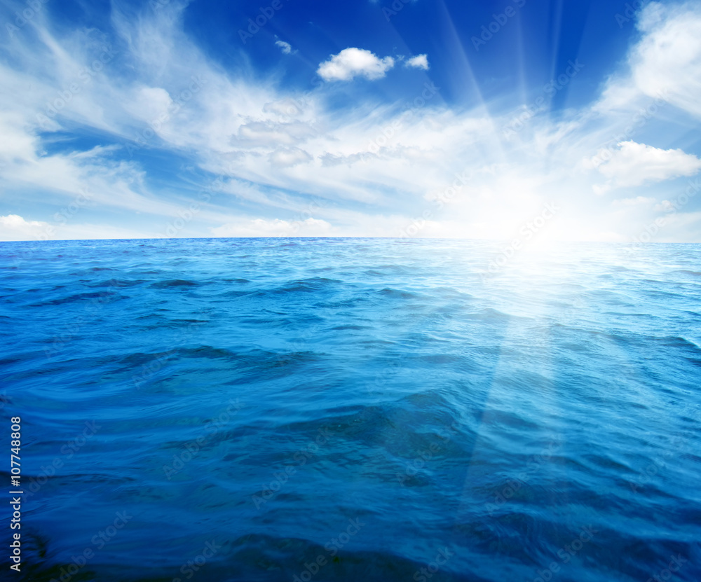 Obraz premium Blue sea and sun