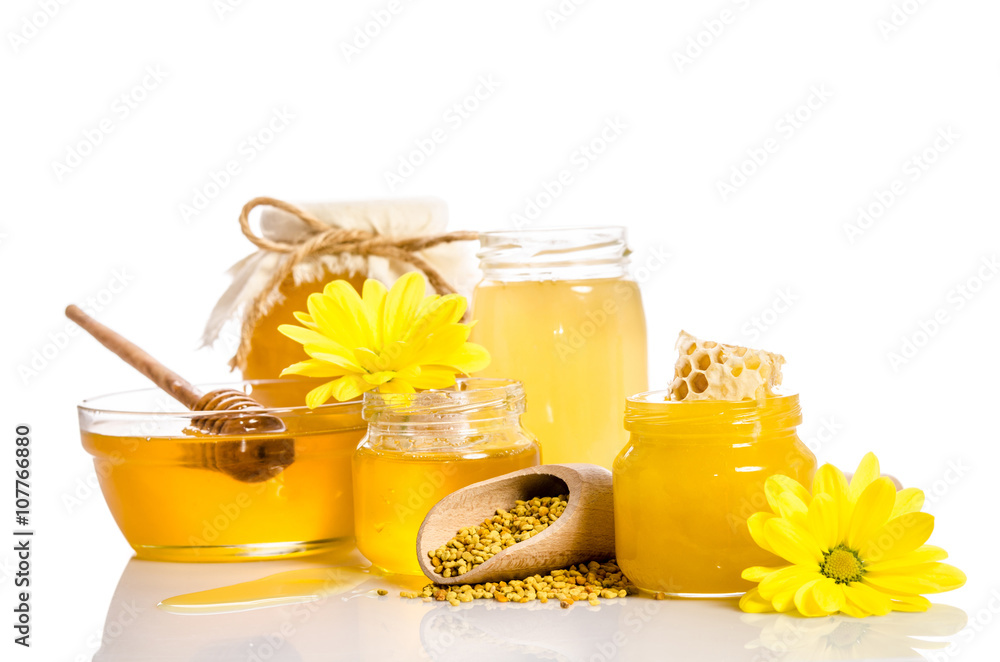 The bank of honey with honeycombs, glass bowl with honey and woo - obrazy, fototapety, plakaty 