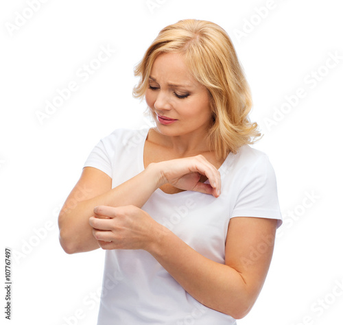 Fotografia unhappy woman suffering from hand inch