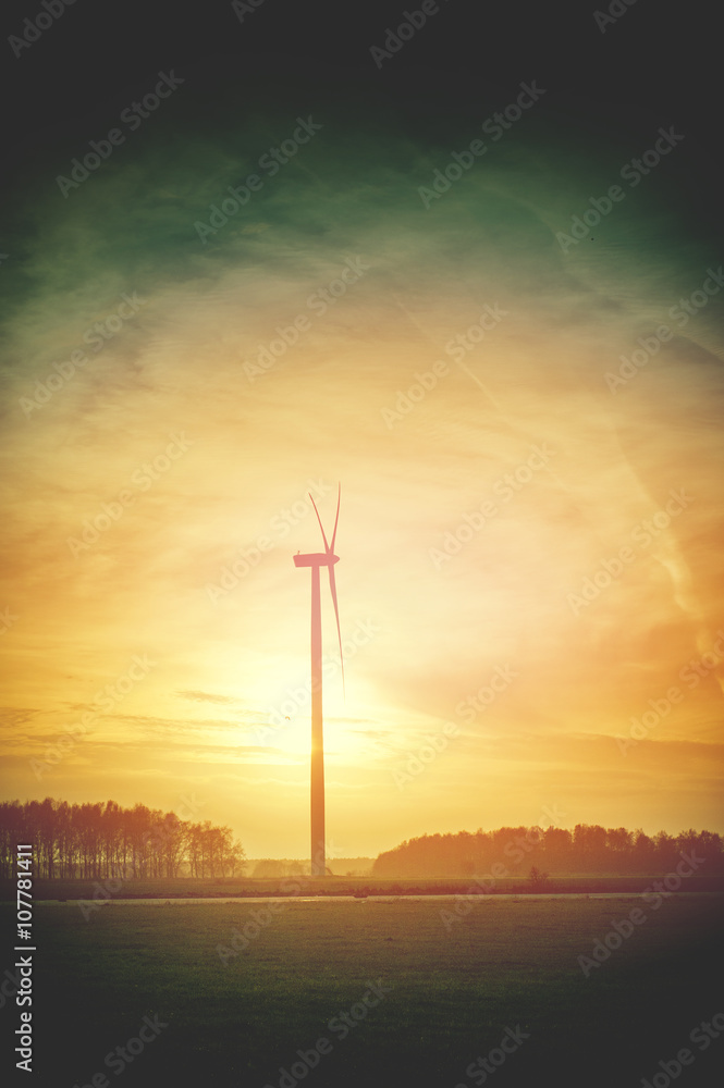 Obraz premium Wind turbine at sunset