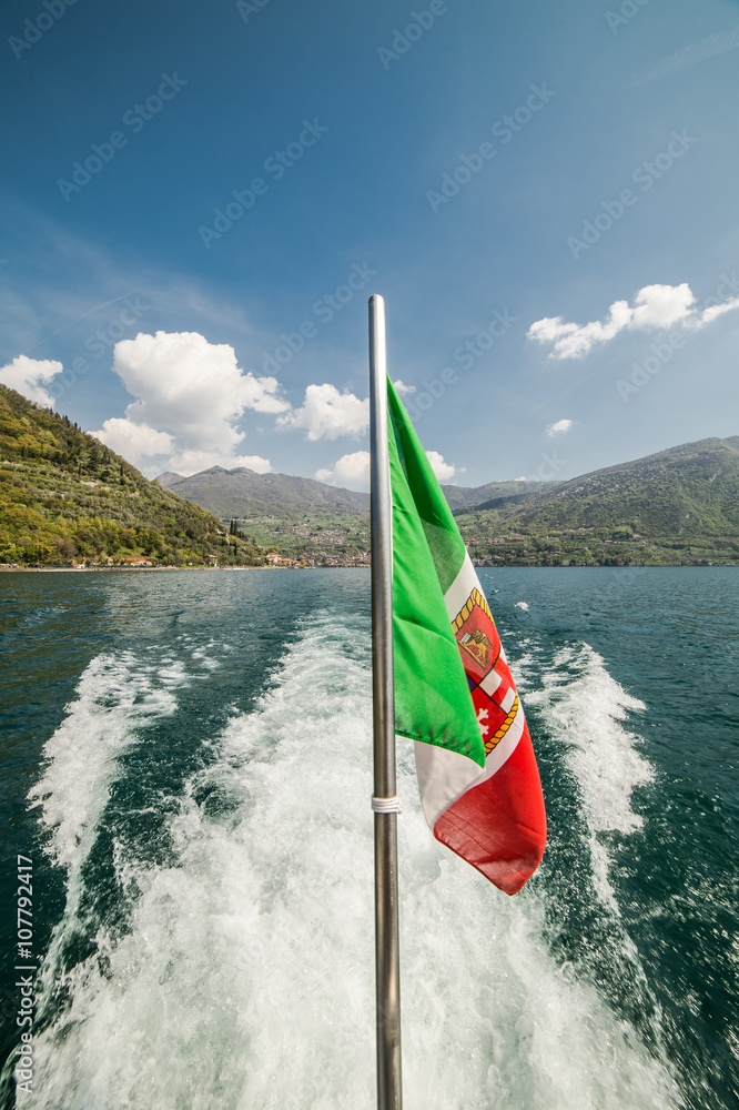 Fototapeta premium lago d'Iseo e monte isola