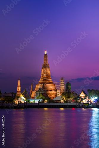 Atmosphere Wat Arun in night