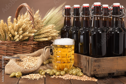 Foto Bierkasten mit Bierglas