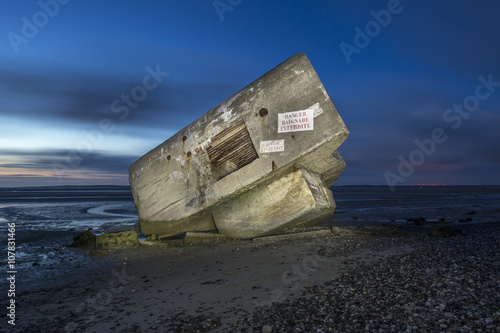 Blockhaus en ruine au bord de la mer à La Pointe du Hourdel