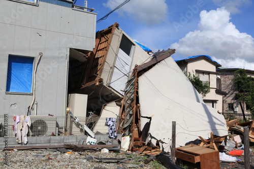 竜巻で倒壊した住宅 photo